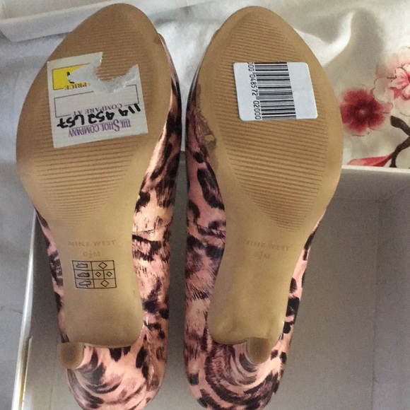 Size 6.5M Nine West pink & black mule New in box. - Picture 3 of 6